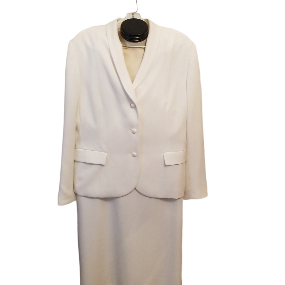 Emily 2pc White skirt Suit, sz 18